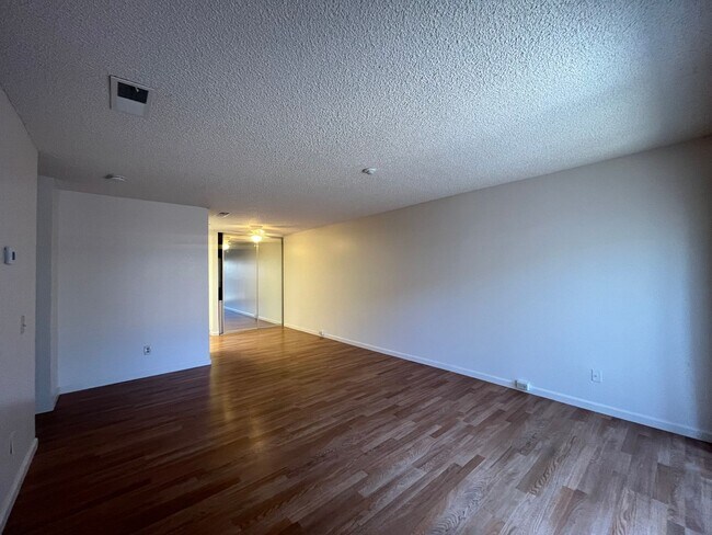 Building Photo - PURE Property Management Presents: Inviting single story two-bedroom condo in Rohnert Park!