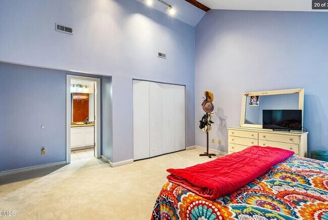 Building Photo - Beautiful & Spacious 3 Bedroom 3 Baths