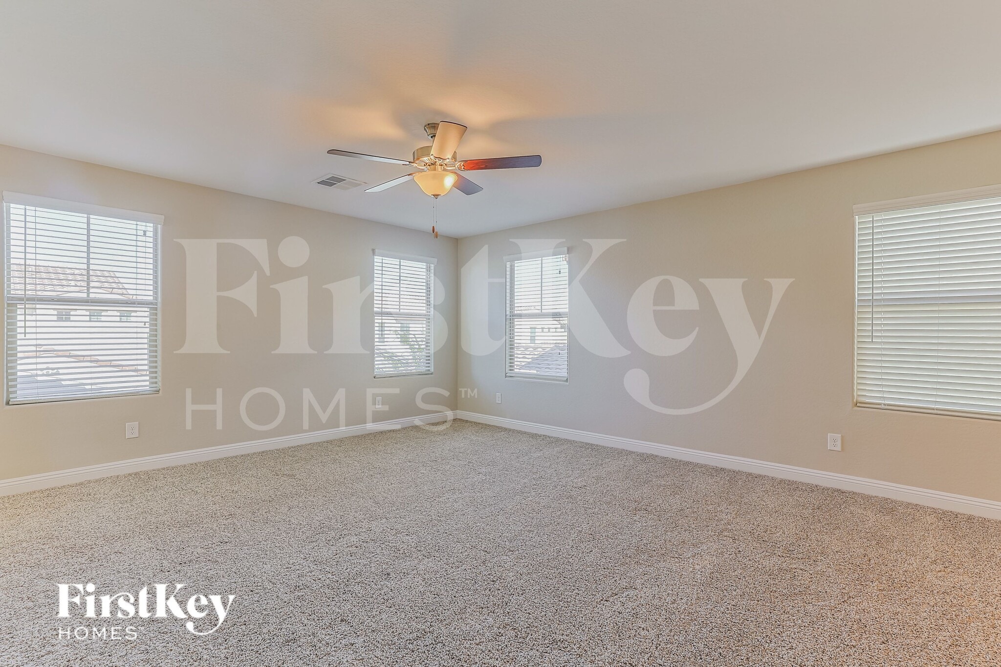 Building Photo - 257 N Sunrise