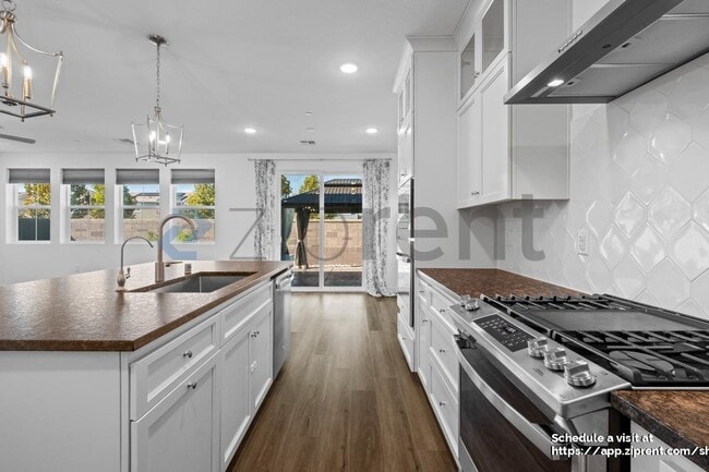 Building Photo - 15961 Mavericks Ln