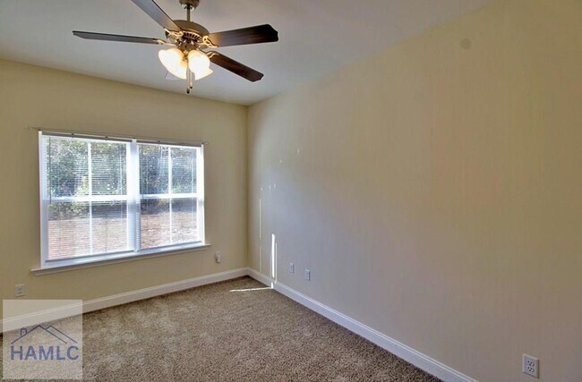 Building Photo - 455 Bluff Rd