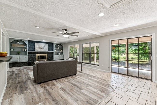 Building Photo - 4 bed, 3 bath home in OKC, OK