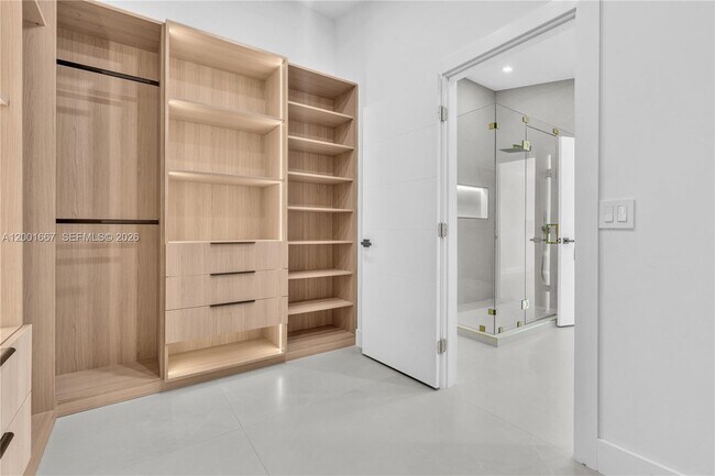 Building Photo - 4967 SW 32nd Way