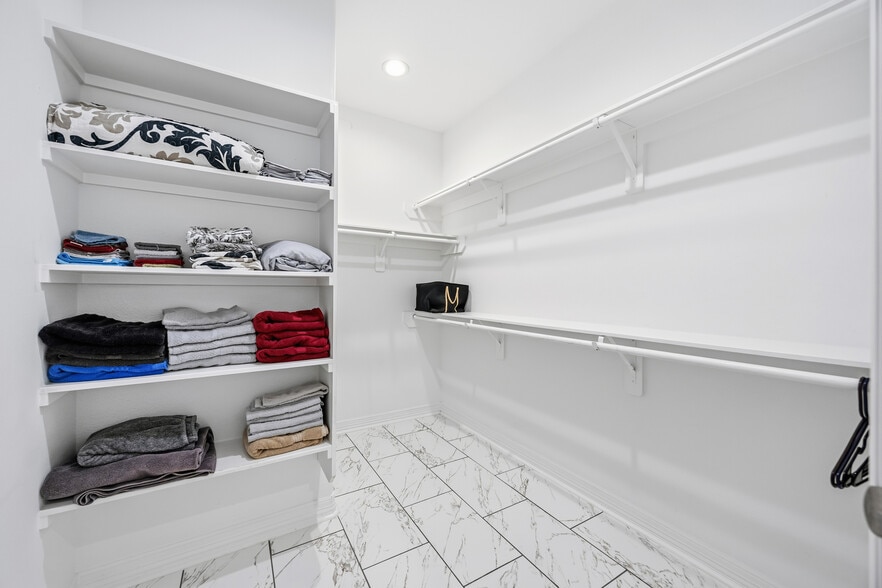 Building Photo - 3825 Easy St