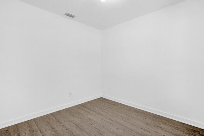 Building Photo - 706 S Brevard St