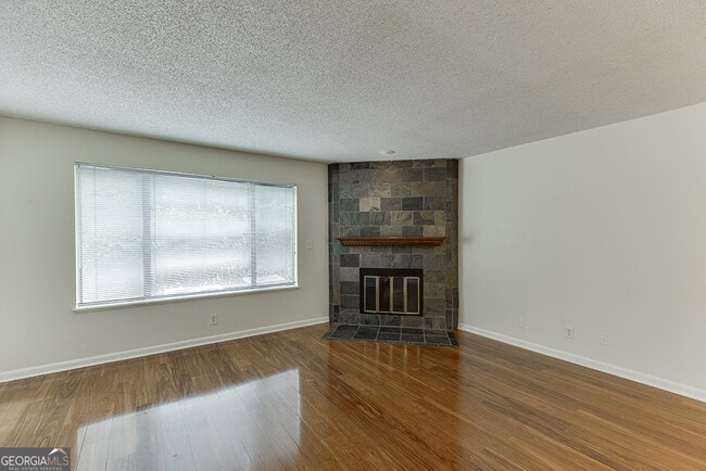 Building Photo - 33 Finch Trail NE