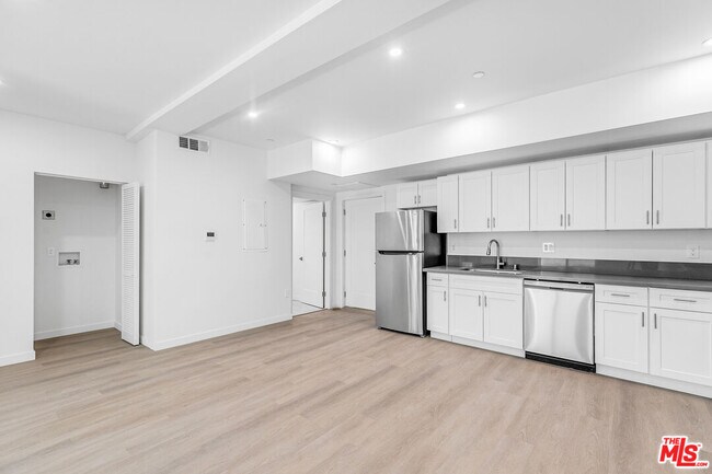 Building Photo - 1227 N Berendo St