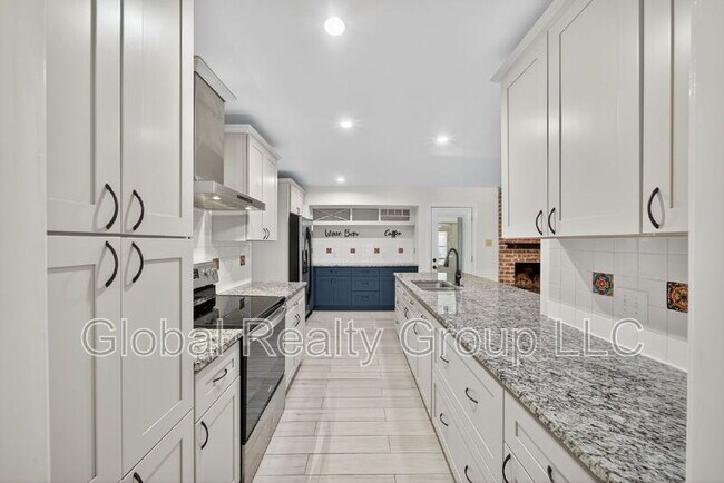 Building Photo - 133 Thomas Edison Dr