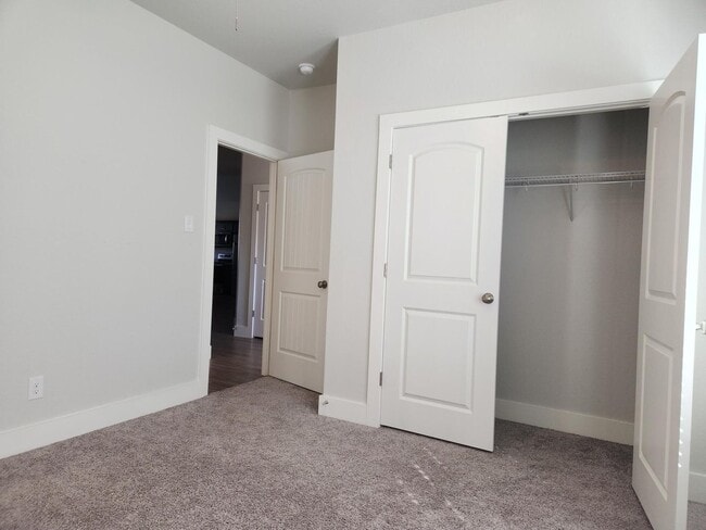 Building Photo - 303 Winston Dr
