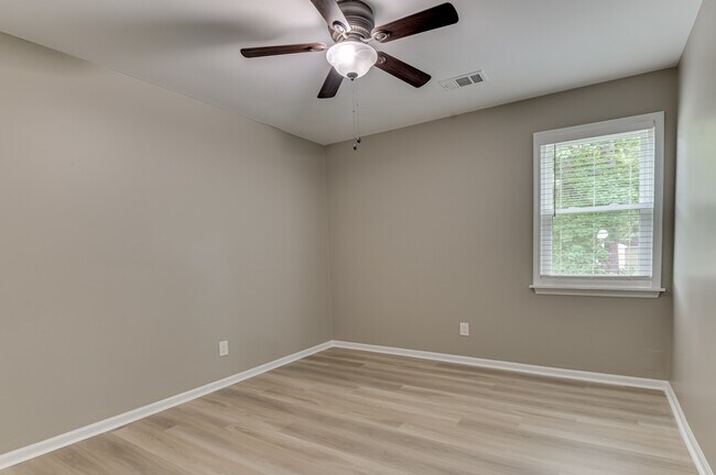 Building Photo - 454 Windtree Pl