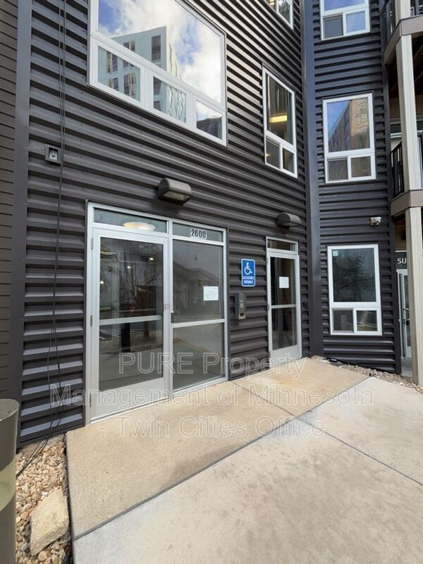 Building Photo - 2600 University Ave SE