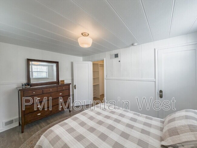 Building Photo - 2122 S 1800 E