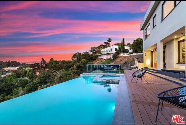 Building Photo - 1018 Stradella Rd