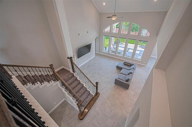 Building Photo - 16818 Calcots Dr