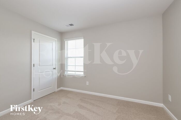 Building Photo - 341 Willowbrooke Way