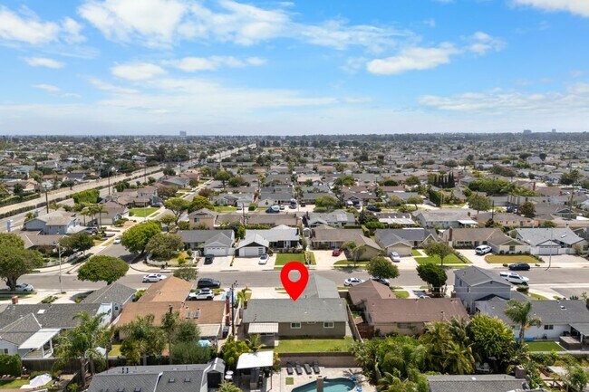 Building Photo - 17551 Misty Ln