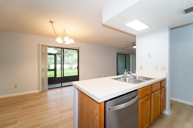 Building Photo - 23 Catalonia Ct