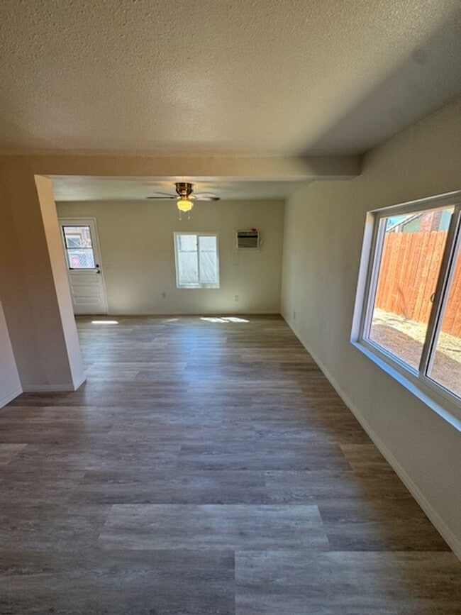 Building Photo - Cozy Remodeled Home