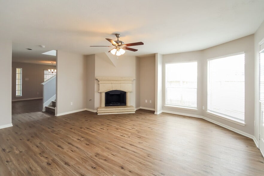 Building Photo - 6614 Valerian Ln