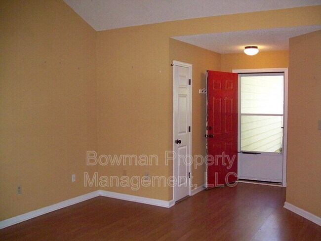 Building Photo - 141 Wakefield Dr