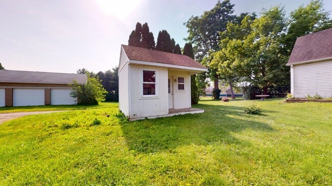 Building Photo - Haysville, walking distance to town, 3 bed...