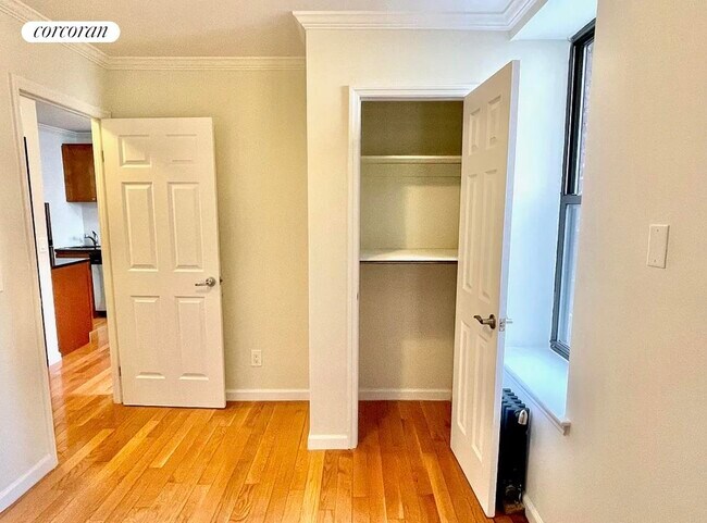 Building Photo - 239 Henry St