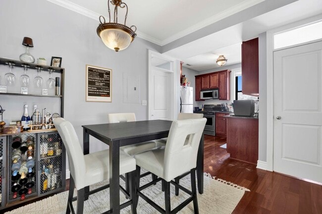 Building Photo - 1608 W Byron St