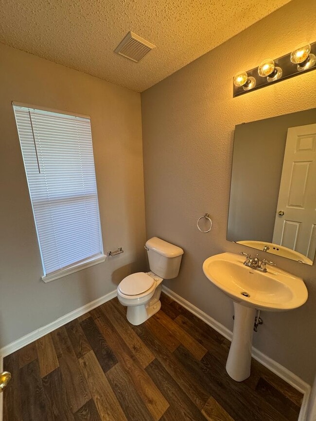 Building Photo - Noblesville 3  - R home