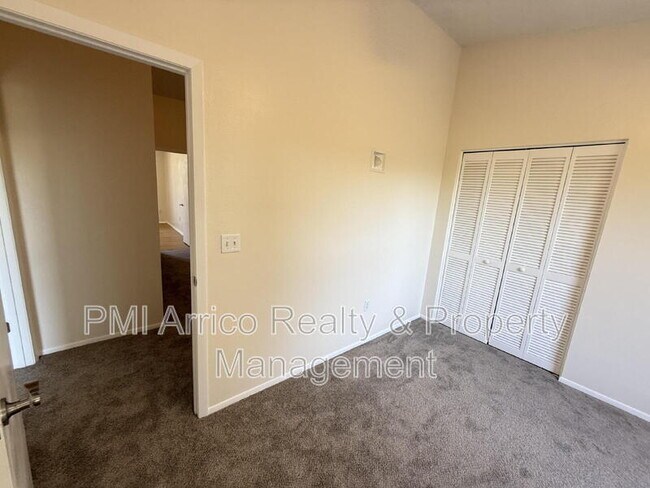 Building Photo - 12653 Longcrest Dr