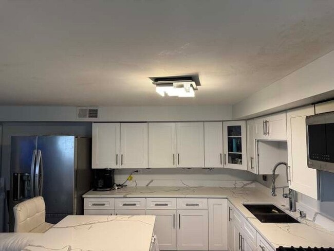 Building Photo - 11540 S Racine Ave