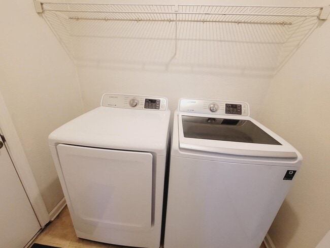 Building Photo - 3986 Breezee Ct