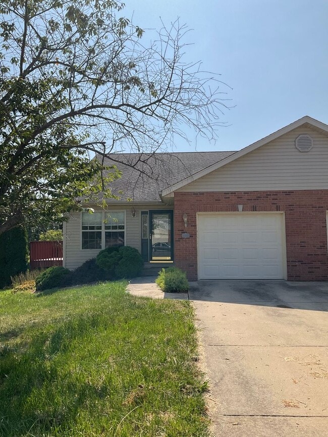 Building Photo - 10907 Upland Terrace