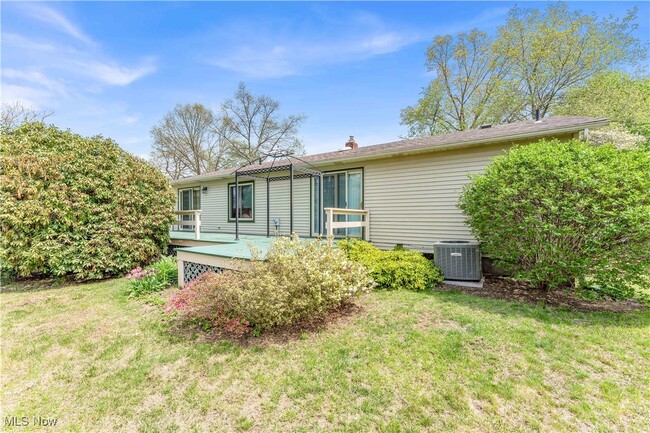 Building Photo - 1021 Larchview Dr