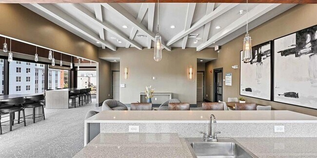 Building Photo - 776 N Orange Ave