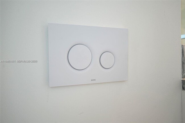 Building Photo - 700 NE 26th Terrace