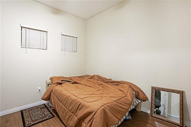 Building Photo - 2505 San Gabriel St