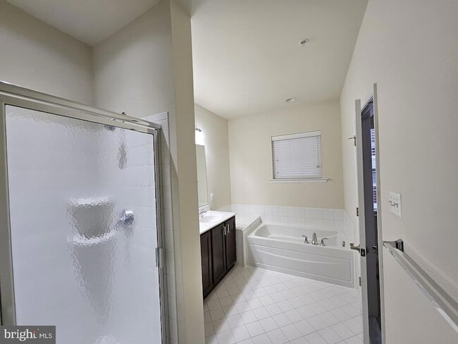 Building Photo - 6041 Maple Hill Rd