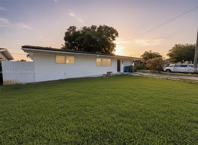 Building Photo - 8600 Taft St