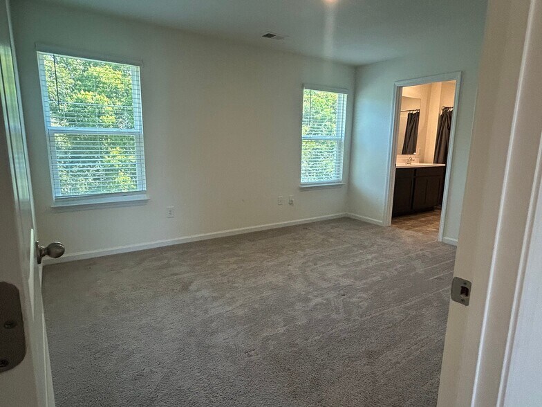 Building Photo - 9563 River Cane Rd
