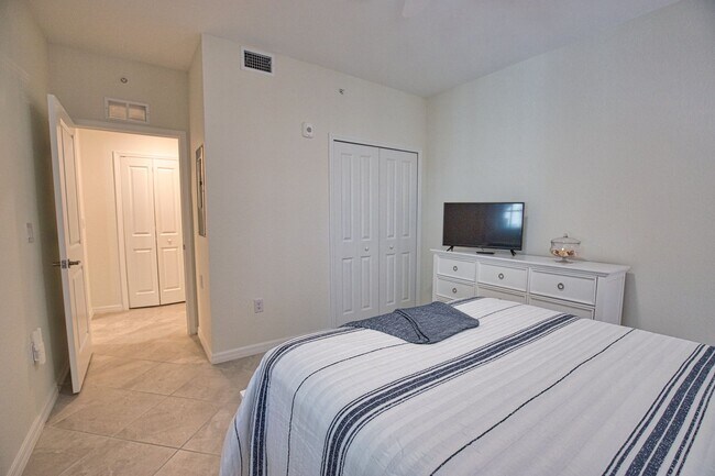 Building Photo - 12470 Wellen Golf St