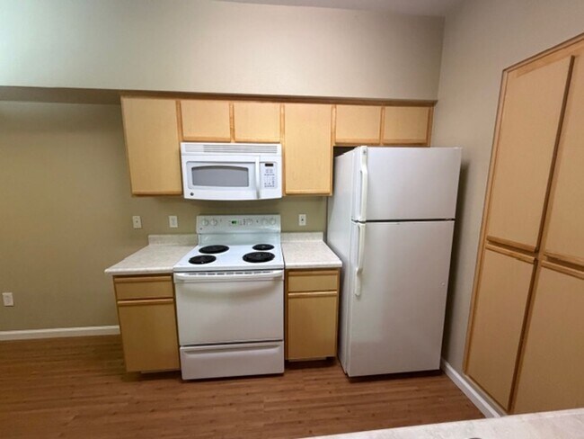 Building Photo - Discover Your Dream Condo with Stunning Mountain Views a 1 Car Garage & Covered carport in NW Ren...