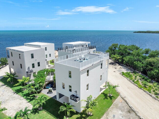 Building Photo - 99 Seaside Ave