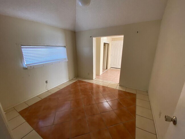 Building Photo - EASTSIDE DUPLEX FOR RENT