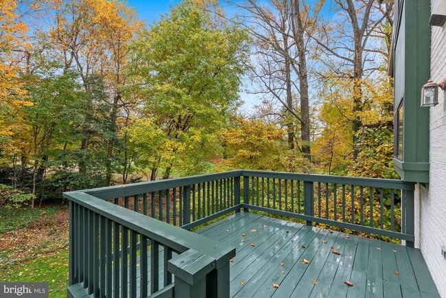 Building Photo - 2057 Golf Course Dr