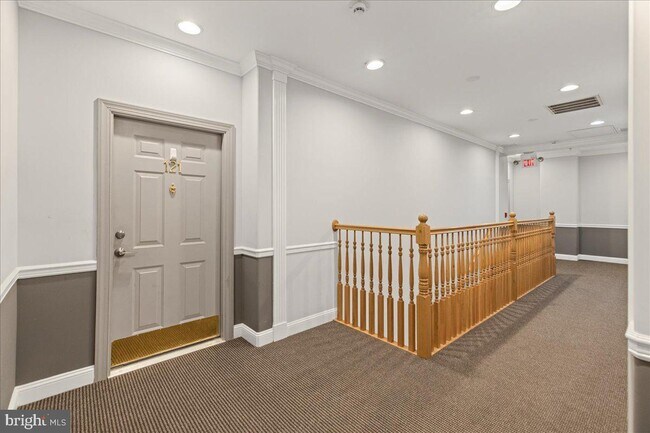 Building Photo - 121 Kyle Way