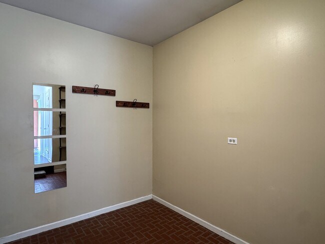 Building Photo - 1142 Greensfield Dr