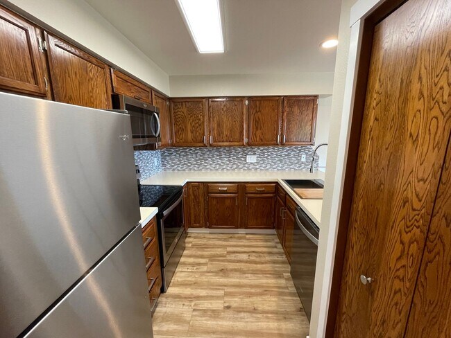 Building Photo - 4210 Blue Heron Ct