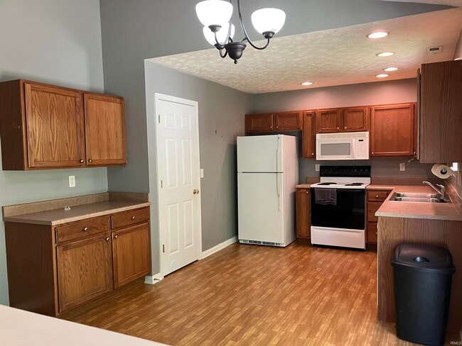 Building Photo - 8120 Cedar Point Dr