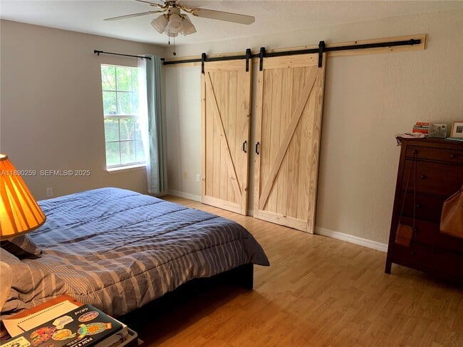 Building Photo - 325 E Plymouth Ave