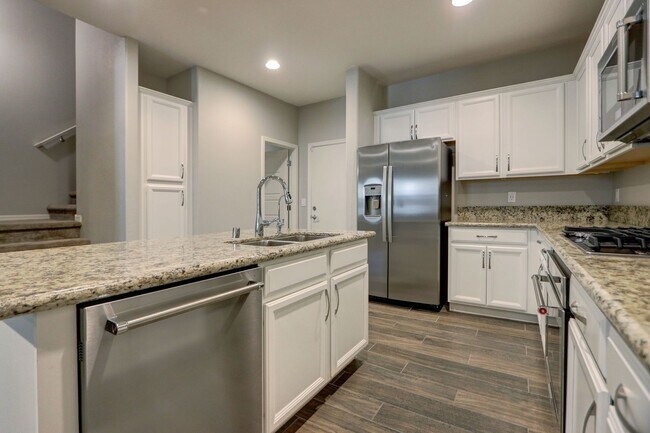 Building Photo - Newer, Fabulous town home in the heart of ...